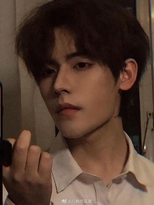 吃瓜网红帅哥,揭秘网红帅哥的吃瓜日常